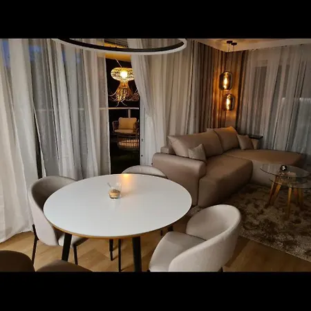 Balcony Z Parkingiem I Roweramo 洛格沃